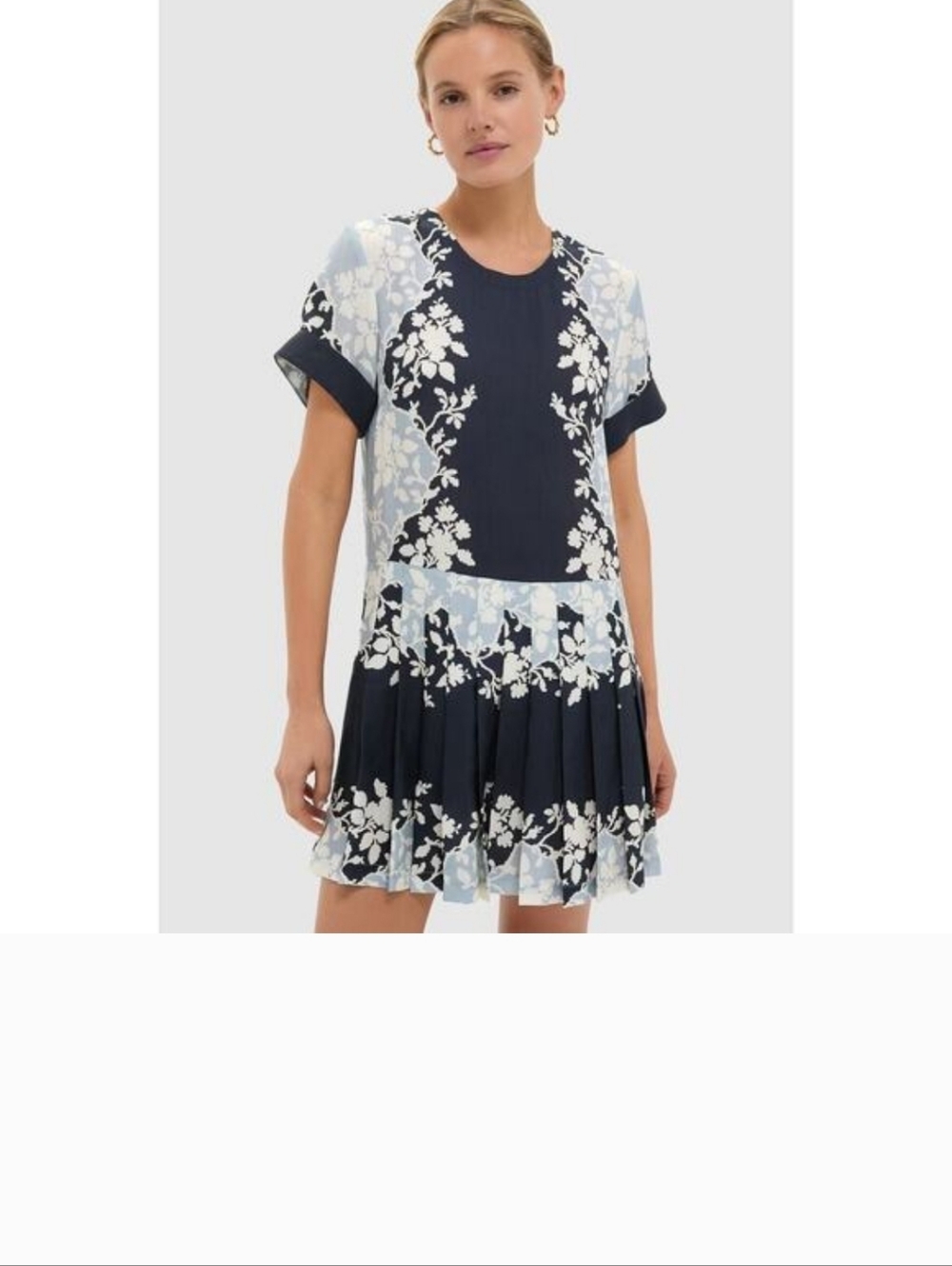 TUCKERNUCK Navy & Light Blue Floral Short Sleeve Pleated Dress
